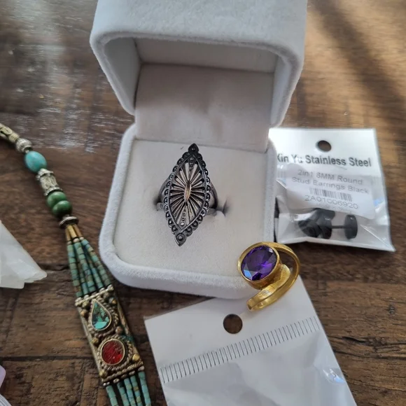 Assorted Jewellery Bundle - Picture 3 of 6